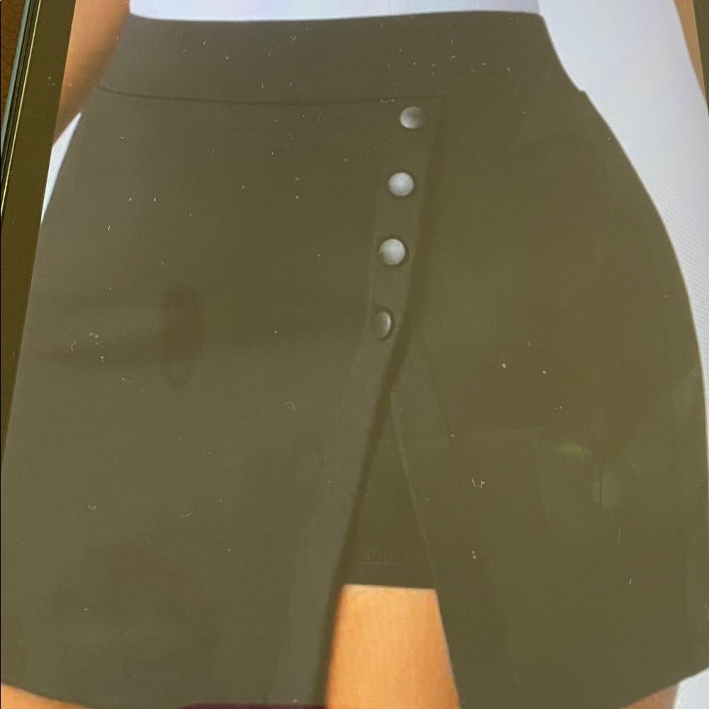 MEDIUM.  HALARA DECORATIVE SNAP BUTTON SPLIT 2 IN 1 MINI GOLF SKORT - Picture 3 of 9